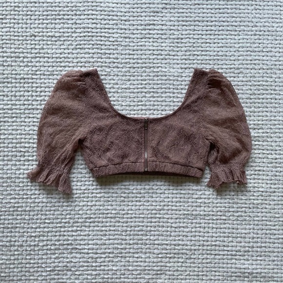 Nasty Gal Blush Pink Lace Puffed Sleeve Crop Top - 2 - EUC - Picture 2 of 7